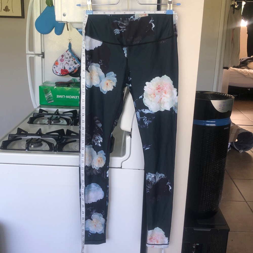 Blue floral workout leggings pants